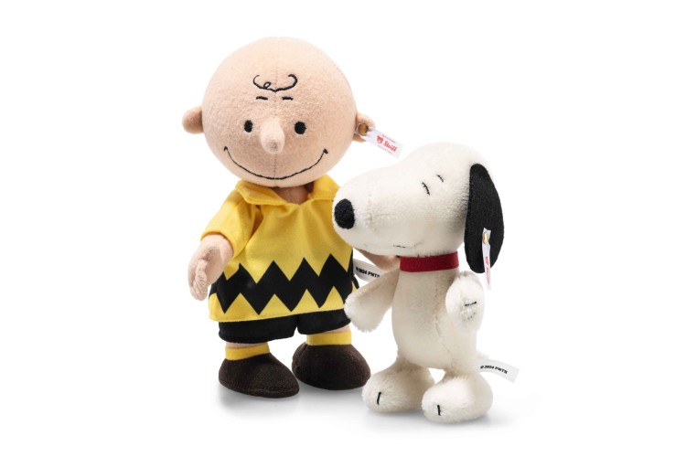 Charlie Brown with Snoopy 75th Anniversary (356070) 21cm